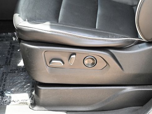 Used 2021 Cadillac Escalade ESV Premium Luxury AWD/4WD image 18
