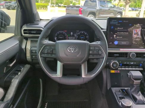 Used 2025 Toyota Tacoma Limited AWD/4WD image 15