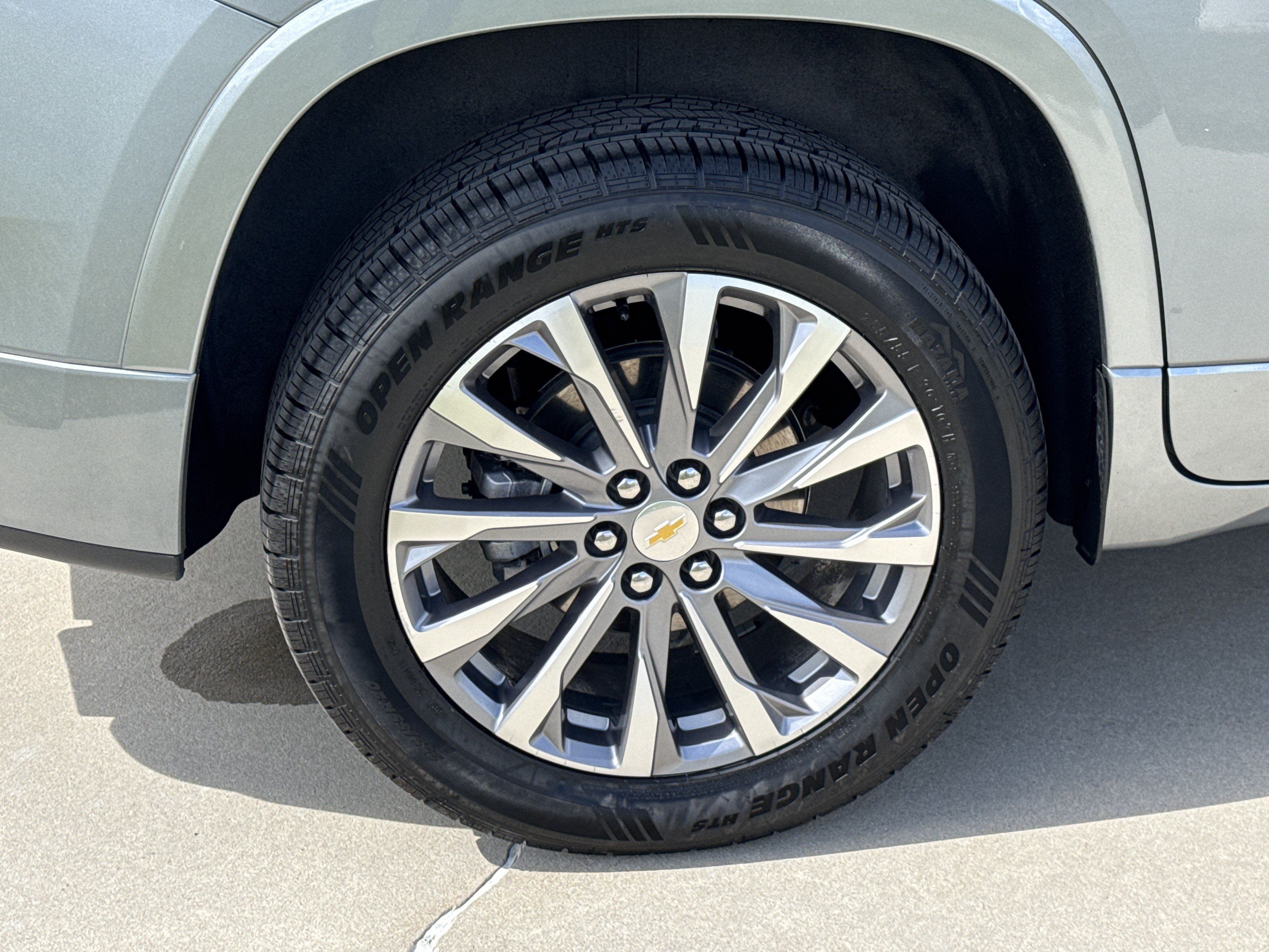 Used 2023 Chevrolet Traverse Premier AWD/4WD image 14