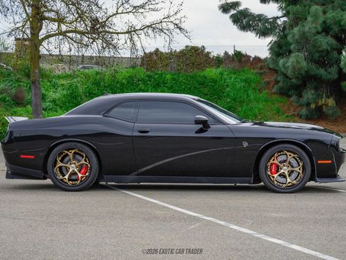 Used 2016 Dodge Challenger SRT Hellcat image 9