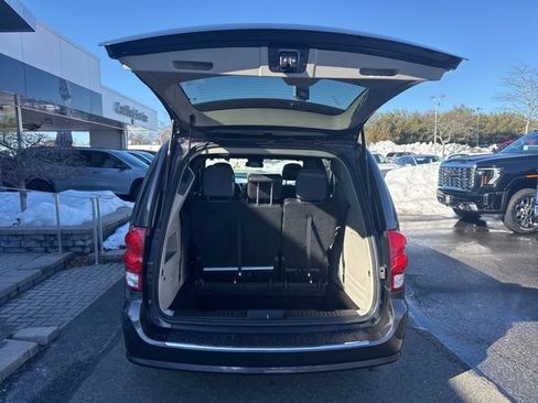 Used 2019 Dodge Grand Caravan SXT image 28