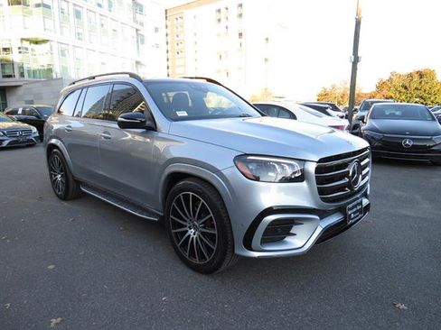 Used 2025 Mercedes-Benz GLS 450 4MATIC image 5