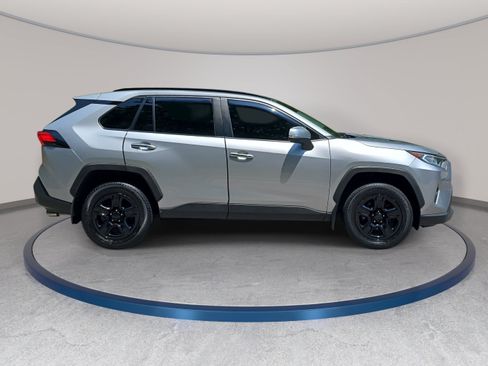 Used 2019 Toyota RAV4 Limited w/ Cold Weather Package FWD image 4