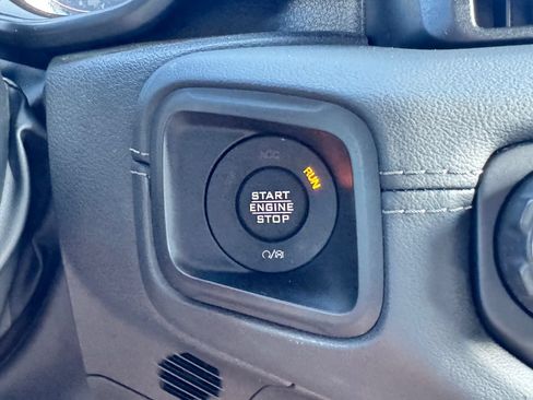 Used 2024 Jeep Wrangler Unlimited Sahara AWD/4WD image 29