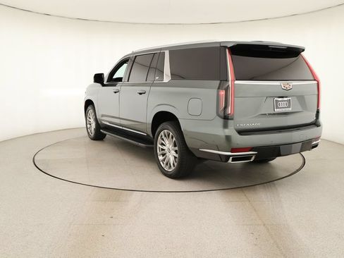 Used 2023 Cadillac Escalade ESV Premium Luxury AWD/4WD image 4
