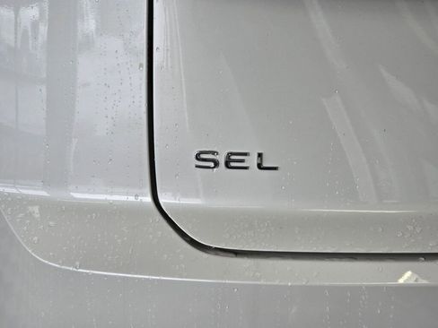 New 2024 Volkswagen Atlas Cross Sport SEL R-Line image 15