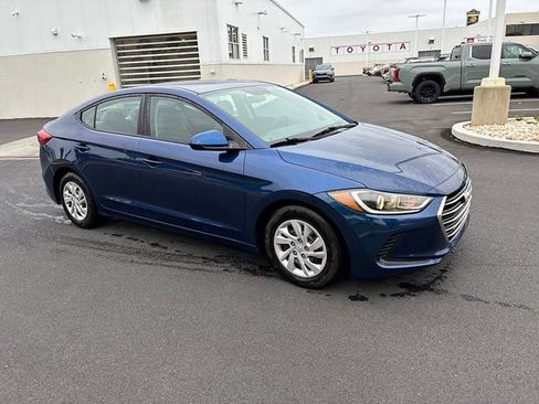 Used 2018 Hyundai Elantra SE FWD image 3