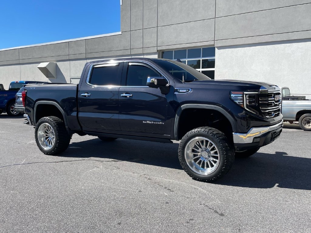 Used 2022 GMC Sierra 1500 SLT w/ SLT Premium Plus Package AWD/4WD image 2