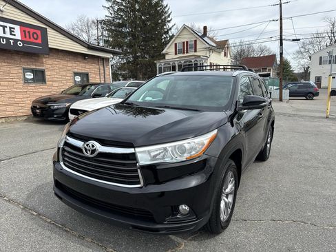 Used 2015 Toyota Highlander XLE AWD/4WD image 2