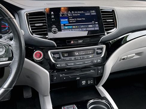 Used 2019 Honda Pilot Touring image 7