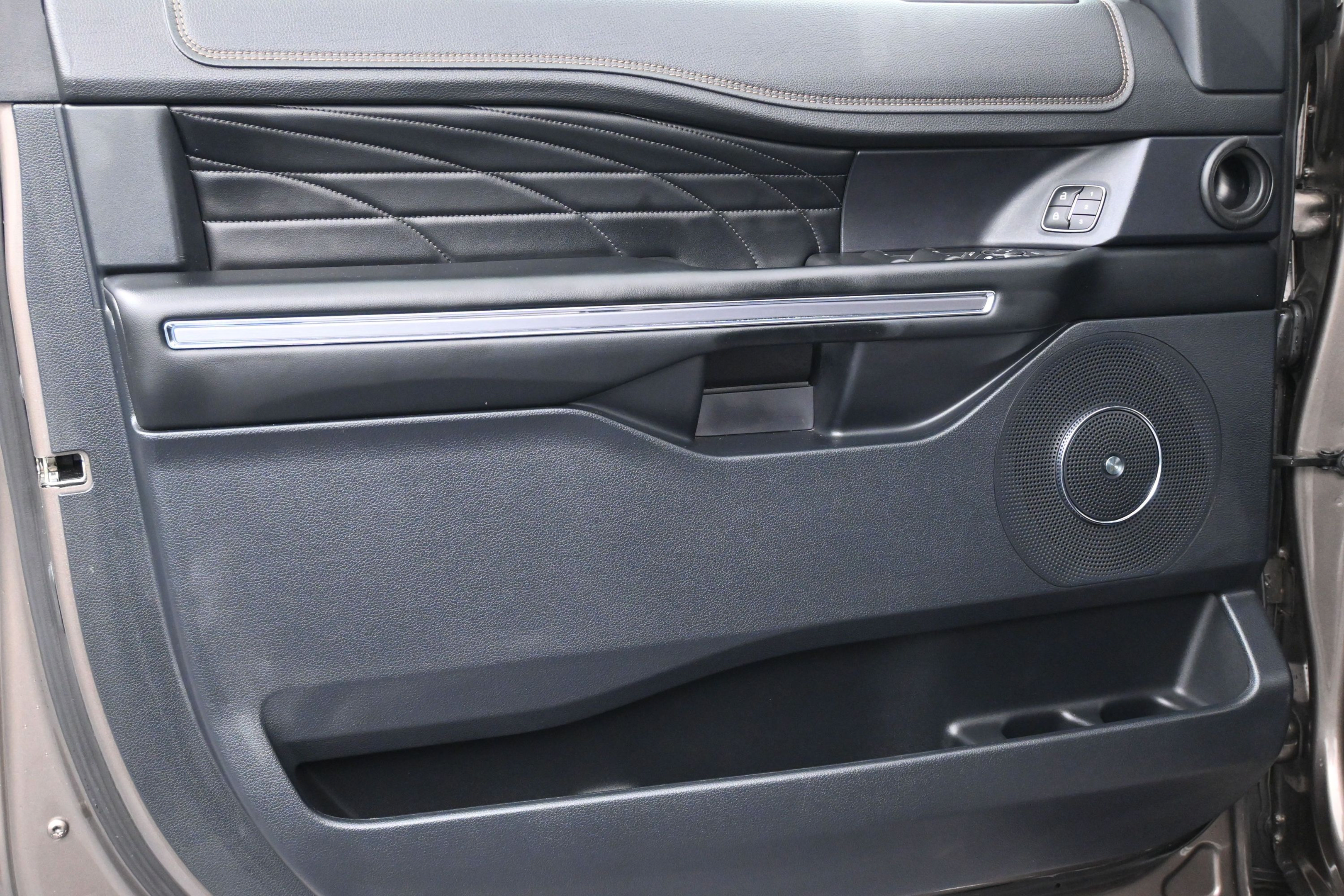 Used 2019 Ford Expedition Platinum RWD image 11