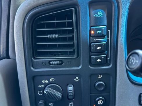 Used 2004 Chevrolet Silverado 2500 LT AWD/4WD image 16