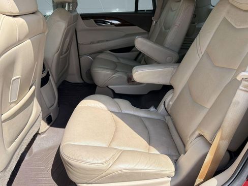 Used 2017 Cadillac Escalade Luxury image 14