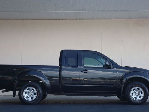 Used 2019 Nissan Frontier S RWD image 2