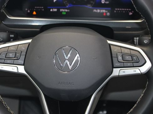 Used 2024 Volkswagen Tiguan SE AWD/4WD image 13