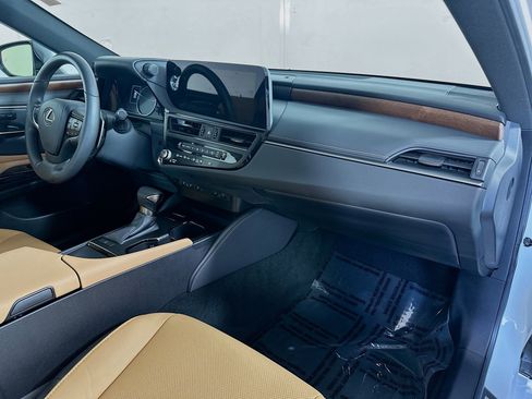 Used 2025 Lexus ES 350 w/ Accessory Package (Z2) image 27
