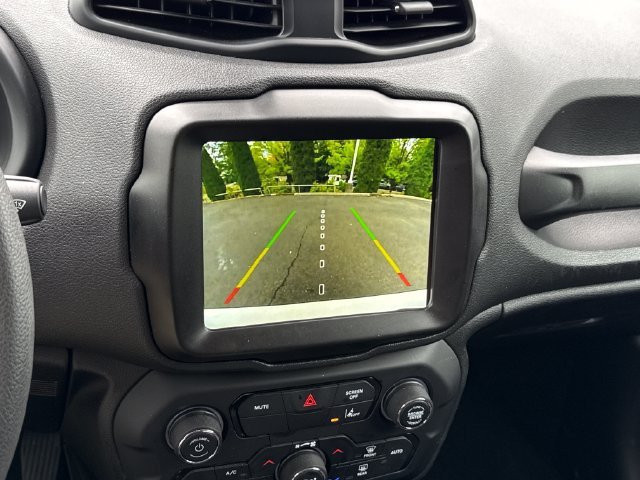 Used 2023 Jeep Renegade Latitude AWD/4WD image 26