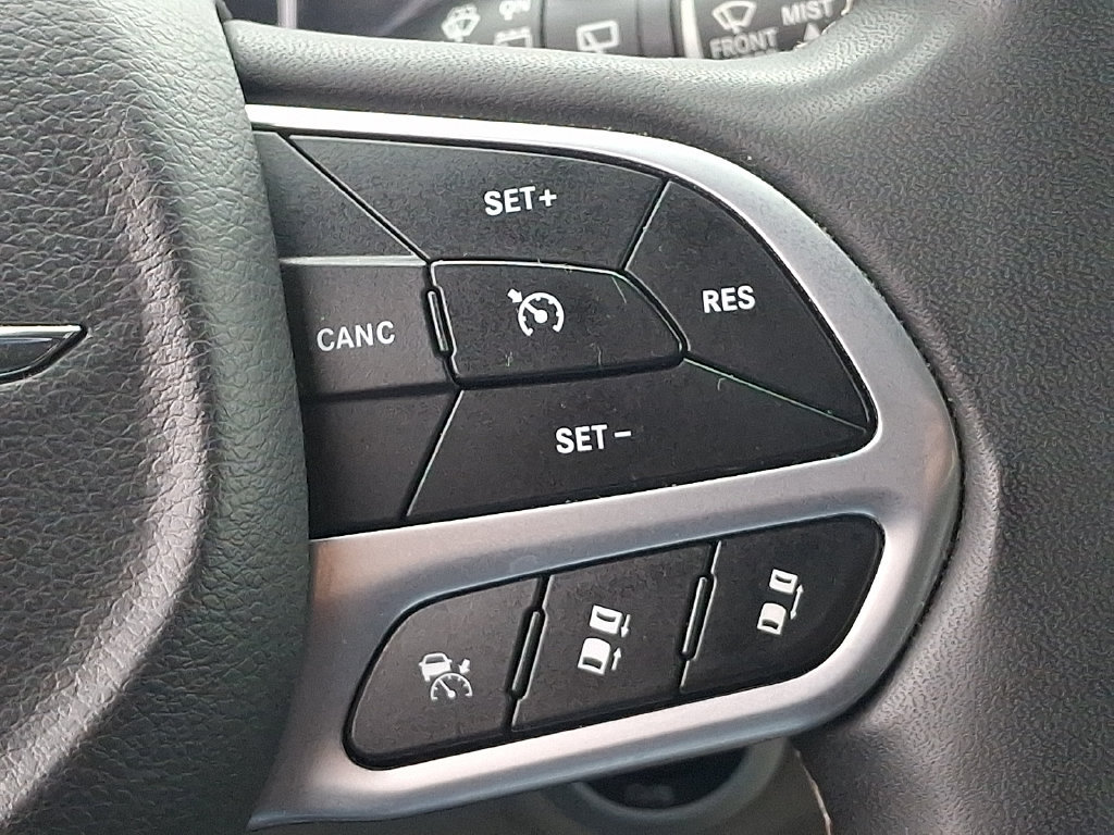 Used 2023 Chrysler Pacifica Touring-L FWD image 21