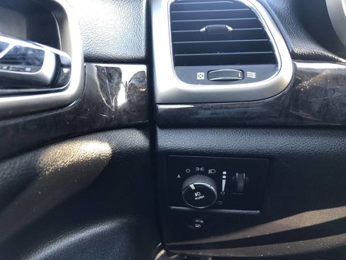 Used 2012 Jeep Grand Cherokee Laredo w/ Laredo E Group image 17