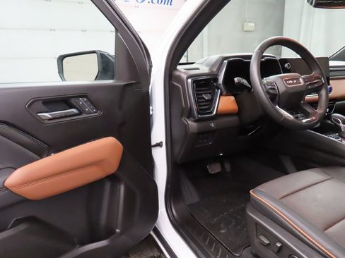 Used 2025 GMC Canyon AT4 w/ Technology Plus Package image 45