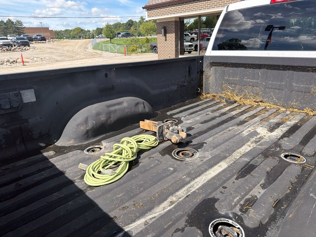 Used 2022 RAM 2500 Tradesman w/ Chrome Appearance Group AWD/4WD image 4