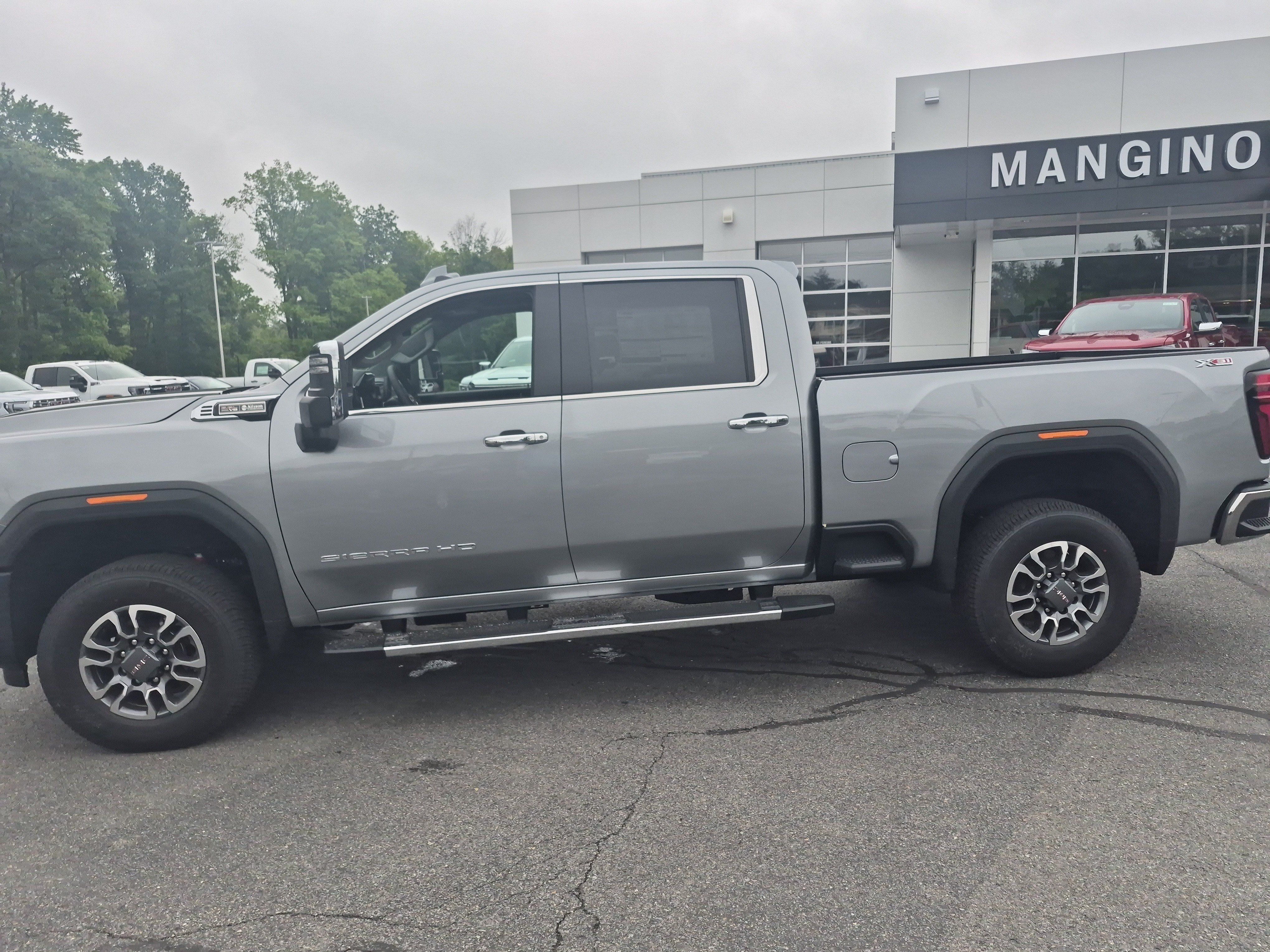 Used 2026 GMC Sierra 2500 SLT w/ SLT Premium Package AWD/4WD image 2