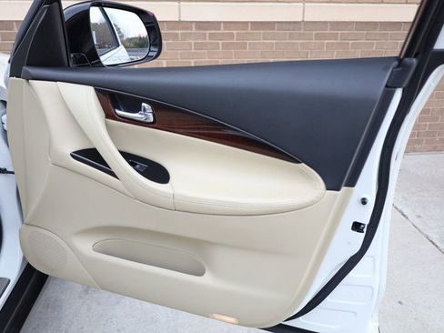 Used 2017 INFINITI QX50 AWD w/ Premium Plus Package image 24