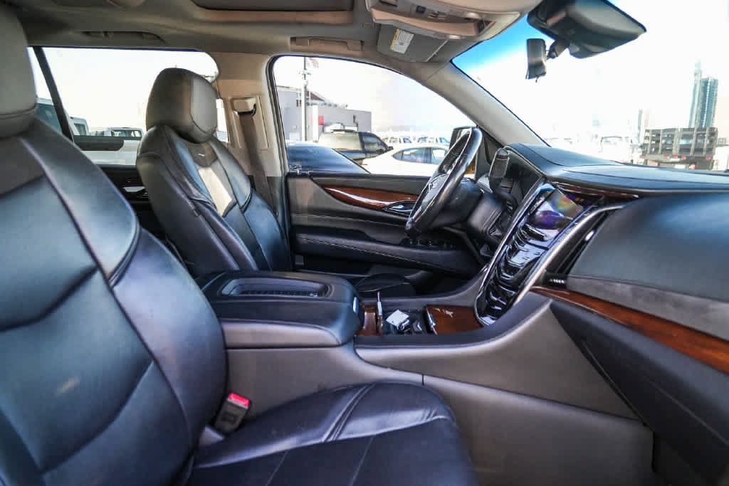 Used 2019 Cadillac Escalade ESV Premium Luxury RWD image 17