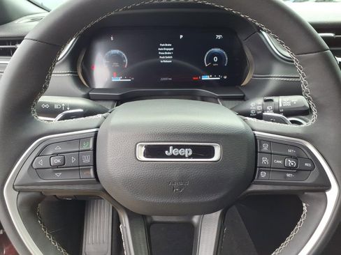 Used 2023 Jeep Grand Cherokee L Laredo AWD/4WD image 25