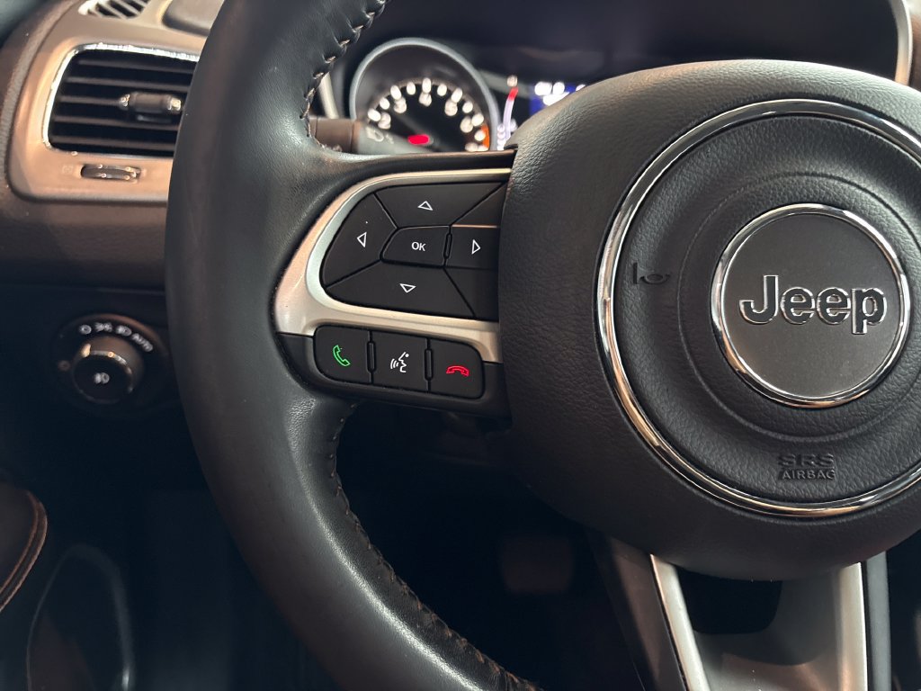 Used 2021 Jeep Compass Latitude w/ Sun and Sound Group FWD image 13