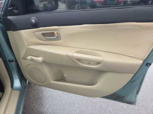 Used 2004 MAZDA MAZDA3 I image 10
