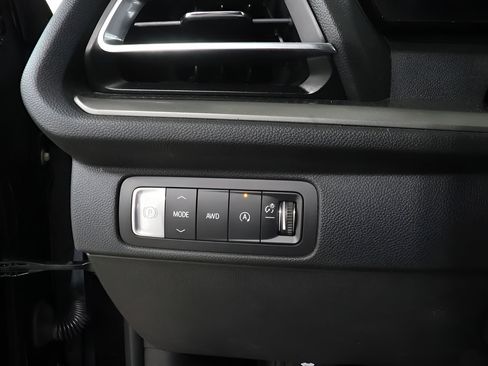 Used 2024 Chevrolet Traverse LT AWD/4WD image 18