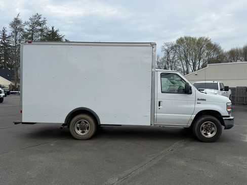 Used 2012 Ford E-350 and Econoline 350 Super Duty image 4