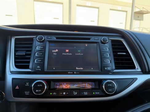 Used 2015 Toyota Highlander Limited image 35