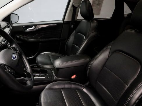 Certified 2022 Ford Escape Titanium w/ Class II Trailer Tow Package image 25