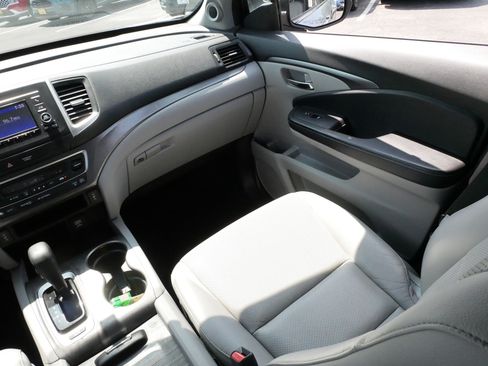 Used 2018 Honda Ridgeline RTL image 11