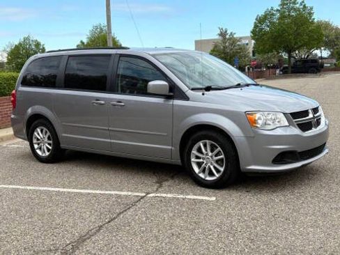 Used 2016 Dodge Grand Caravan SXT w/ Rear Park Assist Package image 12