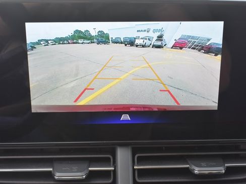 Used 2025 Chevrolet Trax LT w/ Driver Confidence Package FWD image 24