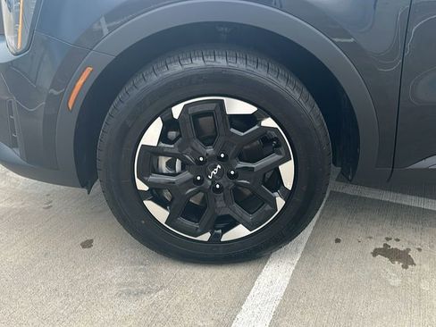 Used 2024 Kia Sorento S image 6