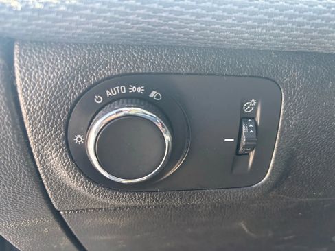 Used 2019 Chevrolet Cruze LT image 11