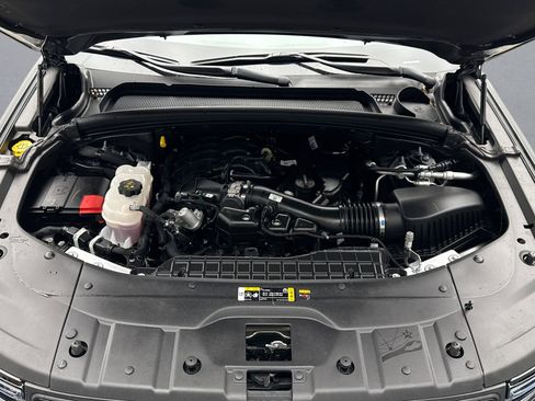 Used 2025 Jeep Grand Cherokee Limited w/ Black Appearance Package image 27