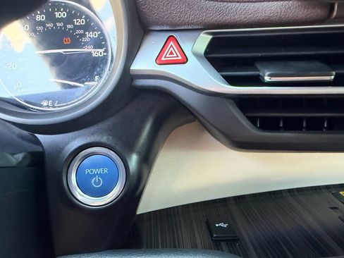 Used 2023 Toyota Sienna Platinum AWD/4WD image 35
