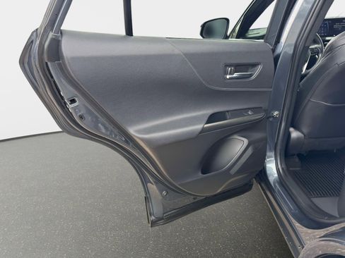 Used 2021 Toyota Venza Limited w/ Advanced Technology Package image 17