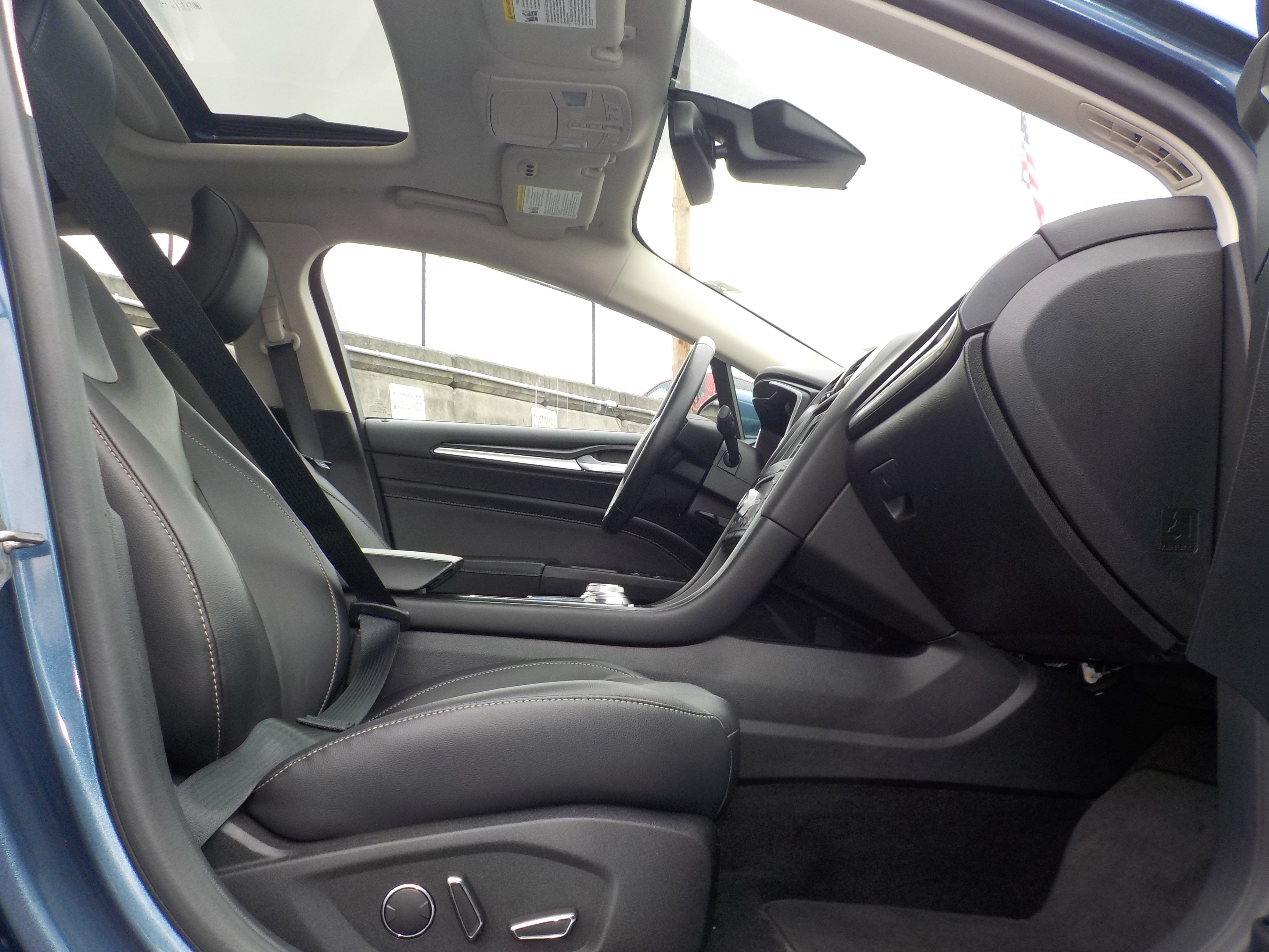 Used 2019 Ford Fusion Energi Titanium FWD image 25