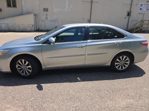 Used 2016 Toyota Camry XLE FWD image 3