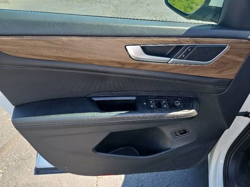 Used 2024 Volkswagen Atlas SE w/ Panoramic Sunroof Package FWD image 12