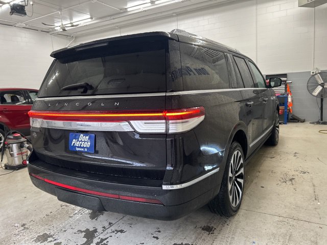 Used 2024 Lincoln Navigator L Reserve AWD/4WD image 4