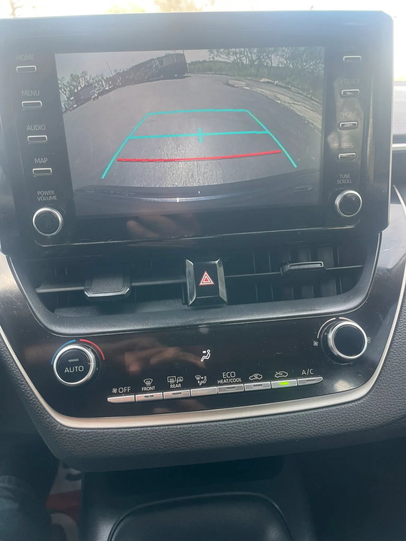 Used 2020 Toyota Corolla LE FWD image 14