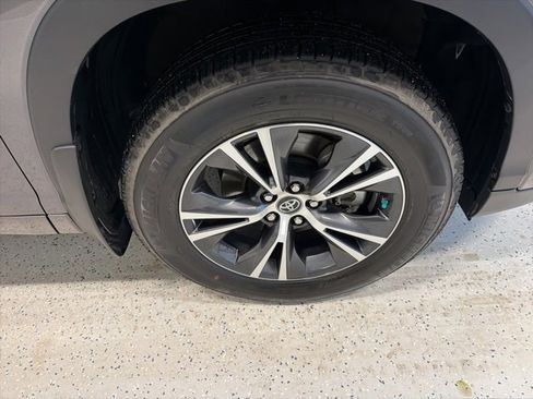Used 2017 Toyota Highlander Plus image 9