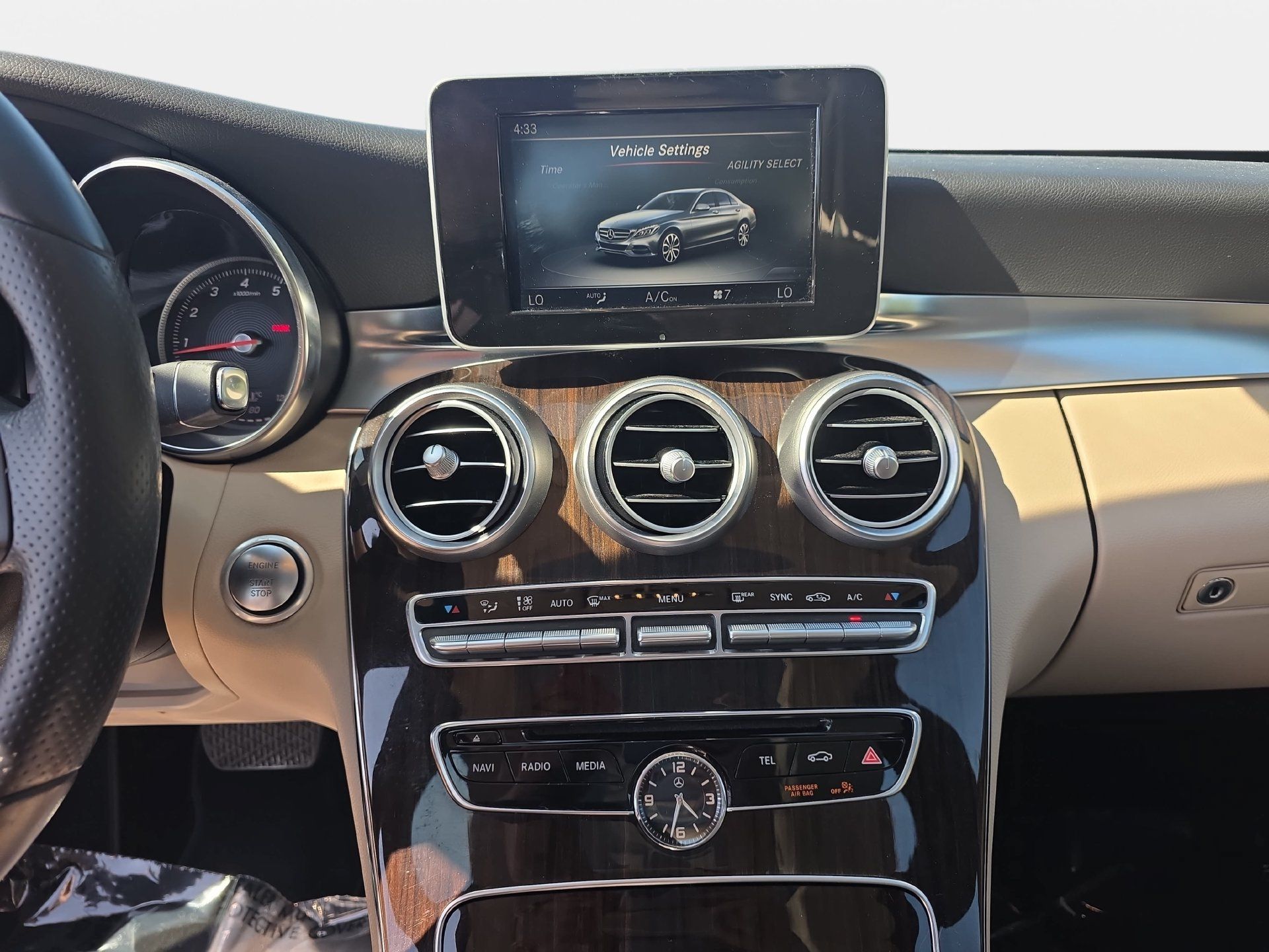 Used 2015 Mercedes-Benz C 300 Sedan image 19